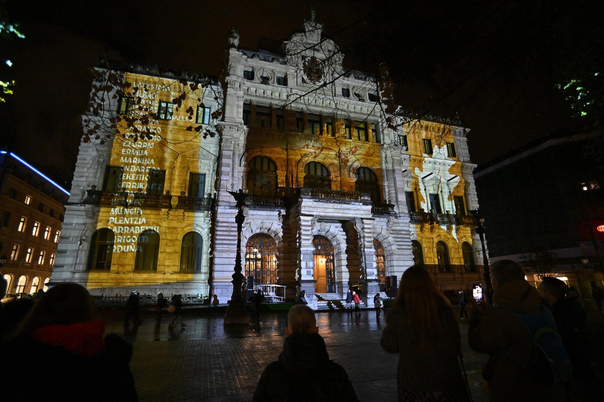 Así se ha iluminado la fachada del Palacio Foral de Bizkaia
