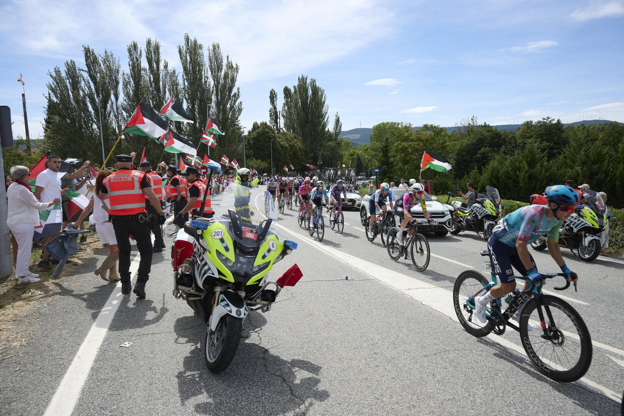 Fotos de la etapa navarra de La Vuelta 25 entre Sendaviva y Larra - Belagua
