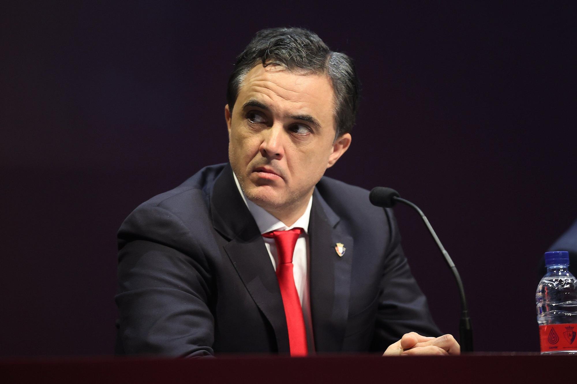 Fotos de la Asamblea de socios de Osasuna en Baluarte