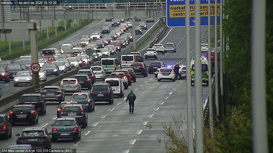 Un accidente en la A-8 sentido Cantabria provoca importantes retenciones