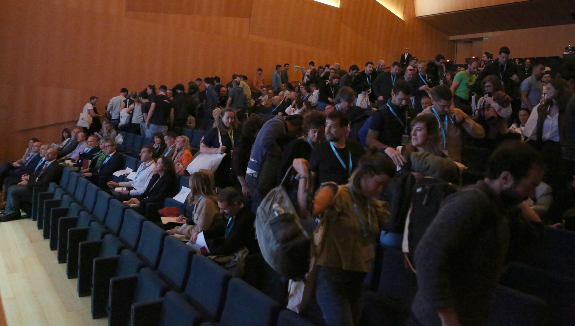 FOTOS | Momentos de tensión en la concentración de docentes de FP ante el Foro del Baluarte