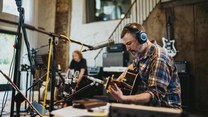 Eñaut Elorrieta adelanta su próximo disco con la canción ‘Otsaila’