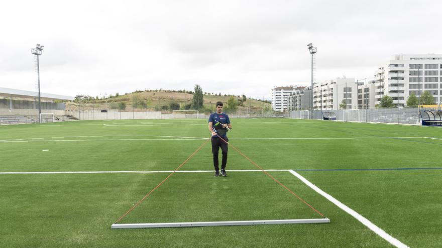 El campo municipal de fútbol de Lezkairu estrena césped artificial