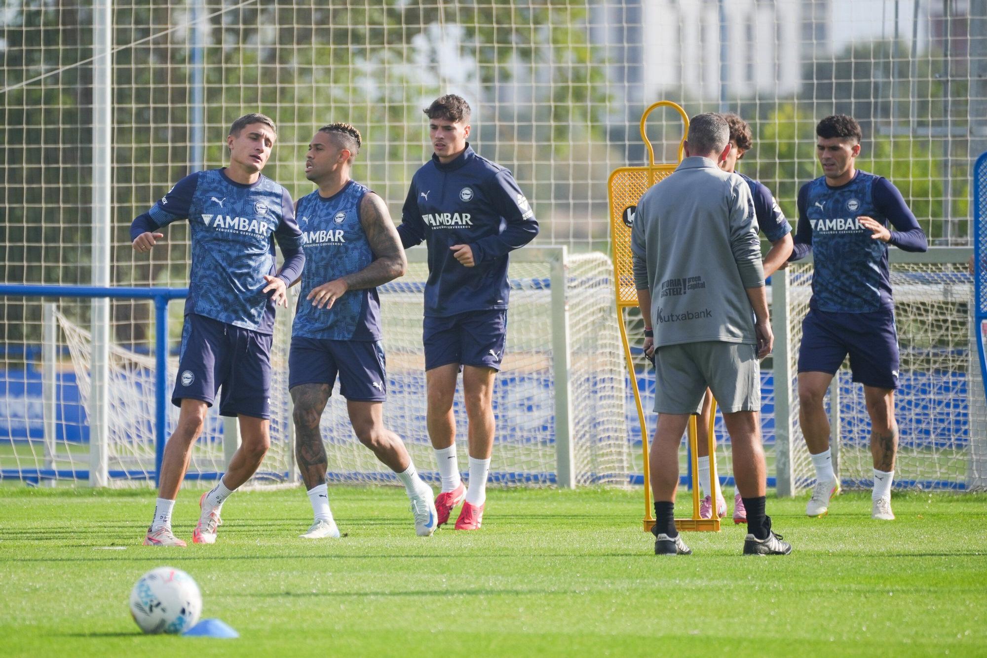 En imágenes: El Alavés se ejercita en Ibaia durante el parón de selecciones