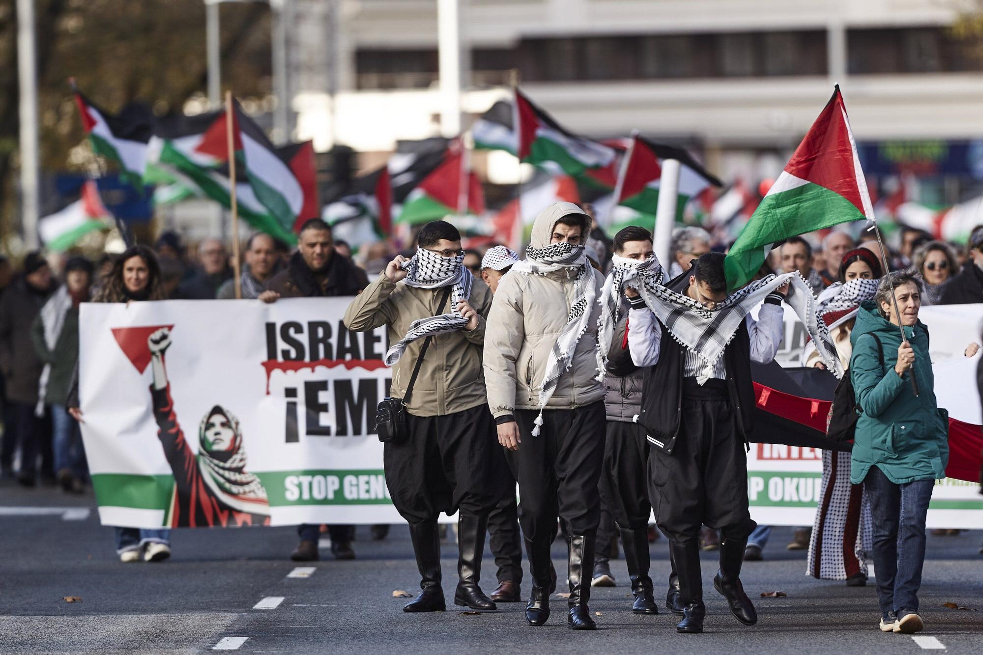 En fotos | Iruña reclama la "ruptura de relaciones con Israel"