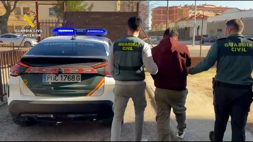 Detenido un grupo de tres personas que asaltaban viviendas haciéndose pasar por repartidores en Almería
