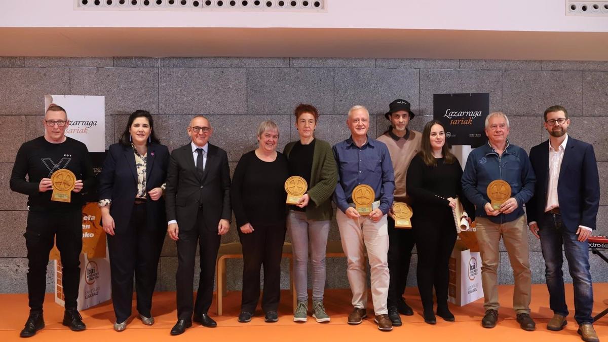 Euskararen erabilera erosorako eredu diren Arabako bost entitate aitortu dituzte Lazarraga Sariek.