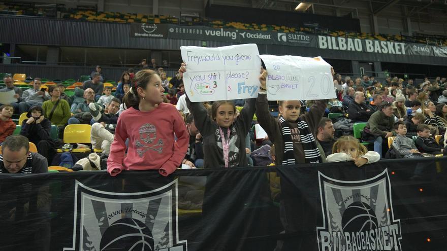 El Surne Bilbao recibe el calor y el apoyo de sus aficionados