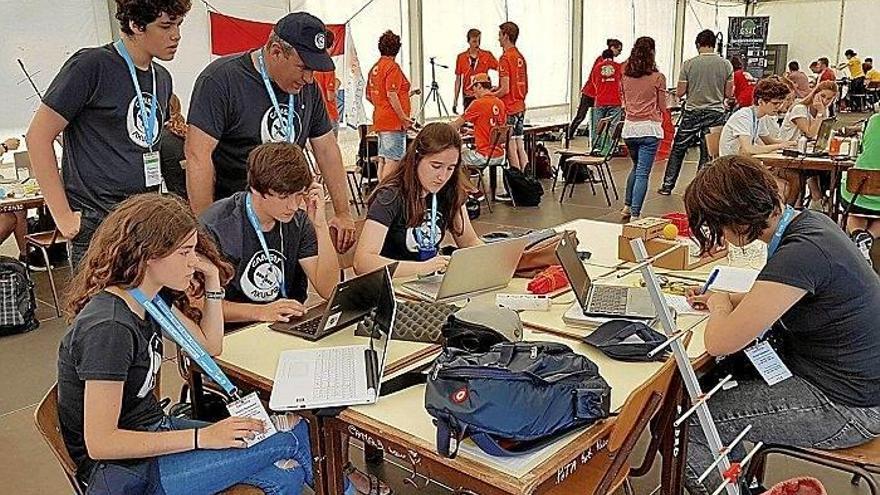 “Construimos un euskal satélite: fuerte y  fiable”