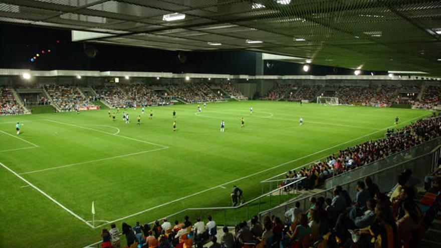 Imagen del Barakaldo-Athletic que estrenó el nuevo Lasesarre el 30 de septiembre de 2003.
