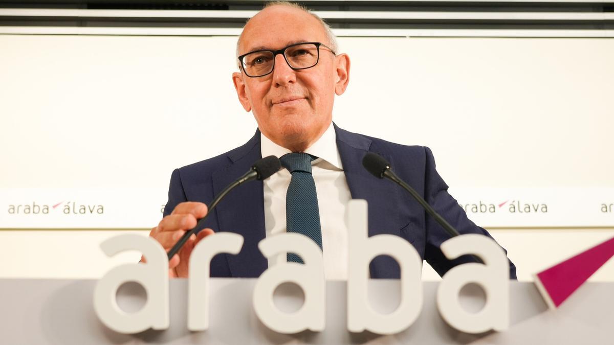 Ramiro González, diputado general de Álava, durante su comparecencia semanal de hoy.