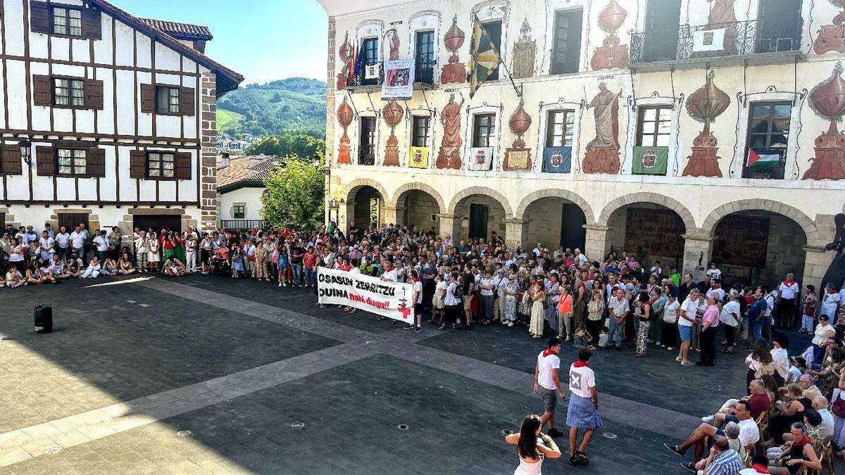 Cientos de personas piden en Bera &quot;una sanidad digna&quot;