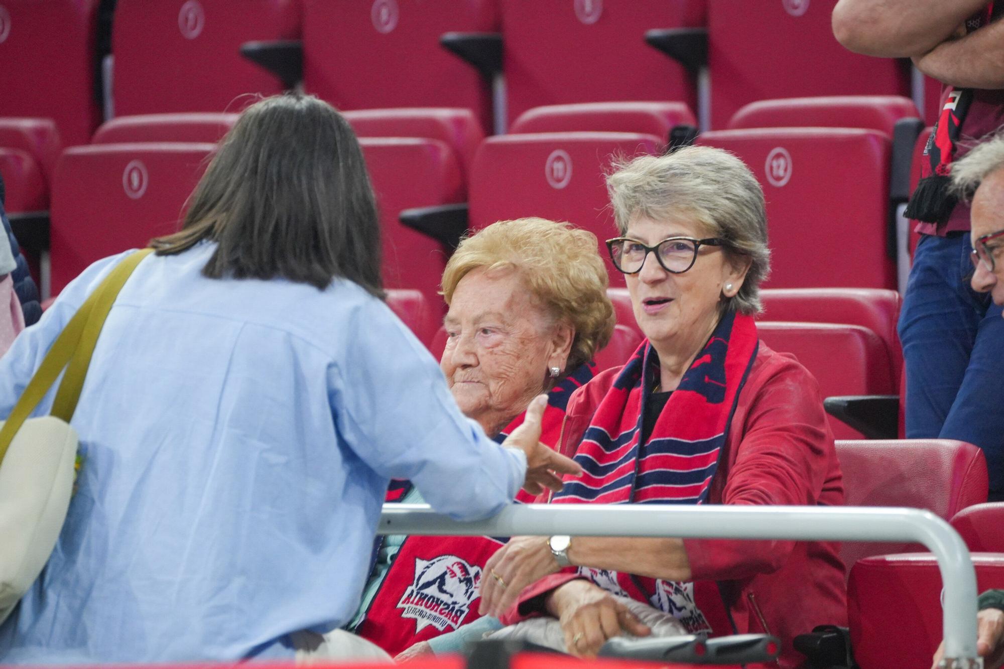 En imágenes: Ambientazo en el Baskonia-Partizan (¡Búscate en las fotos!)