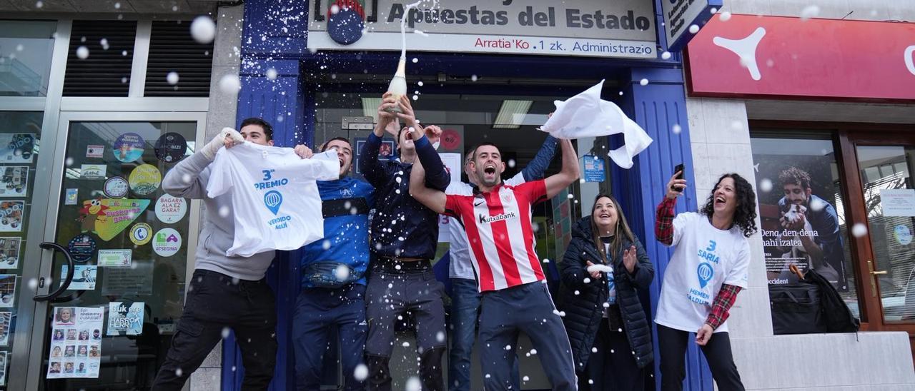 El tercer premio de la Lotería de Navidad deja una lluvia de millones en Igorre