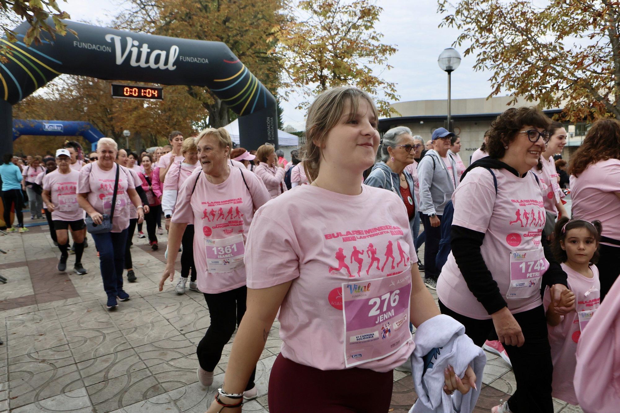 En imágenes: Vitoria se vuelca con la VI Carrera Solidaria contra el Cáncer de Mama