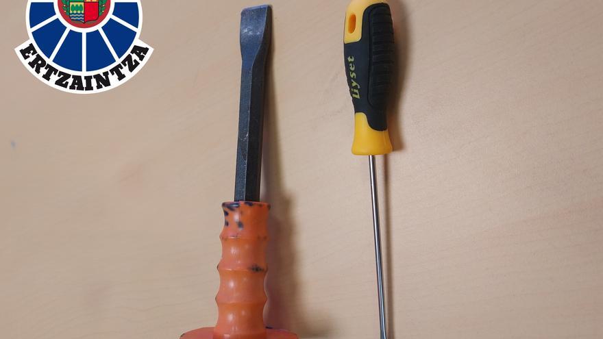 Detenido en Irun tras intentar acceder a una vivienda reventando la puerta a golpes para robar