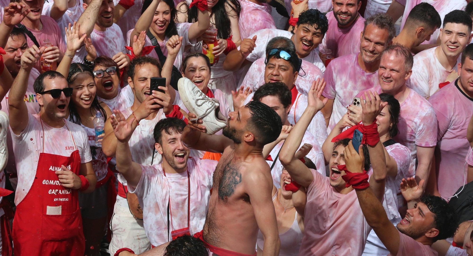 Fotos del  Chupinazo de San Fermín 2025 en Pamplona: ¡La fiesta más internacional se enciende con un grito solidario por Palestina!