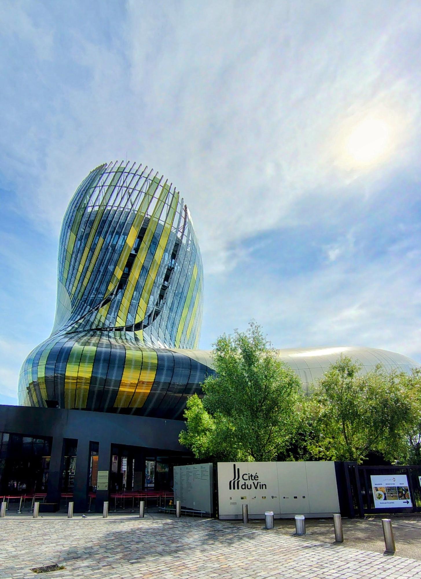 Entrada a la Ciudad del Vino.
