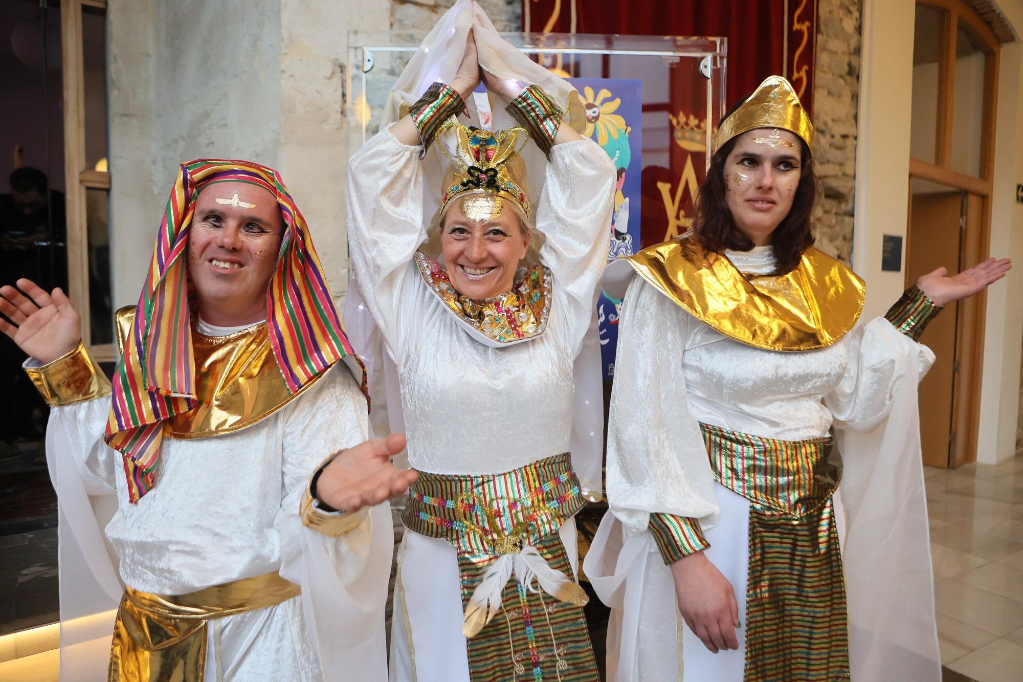 En imágenes: Presentación de Carnaval de las comparsas en el Palacio Villa Suso