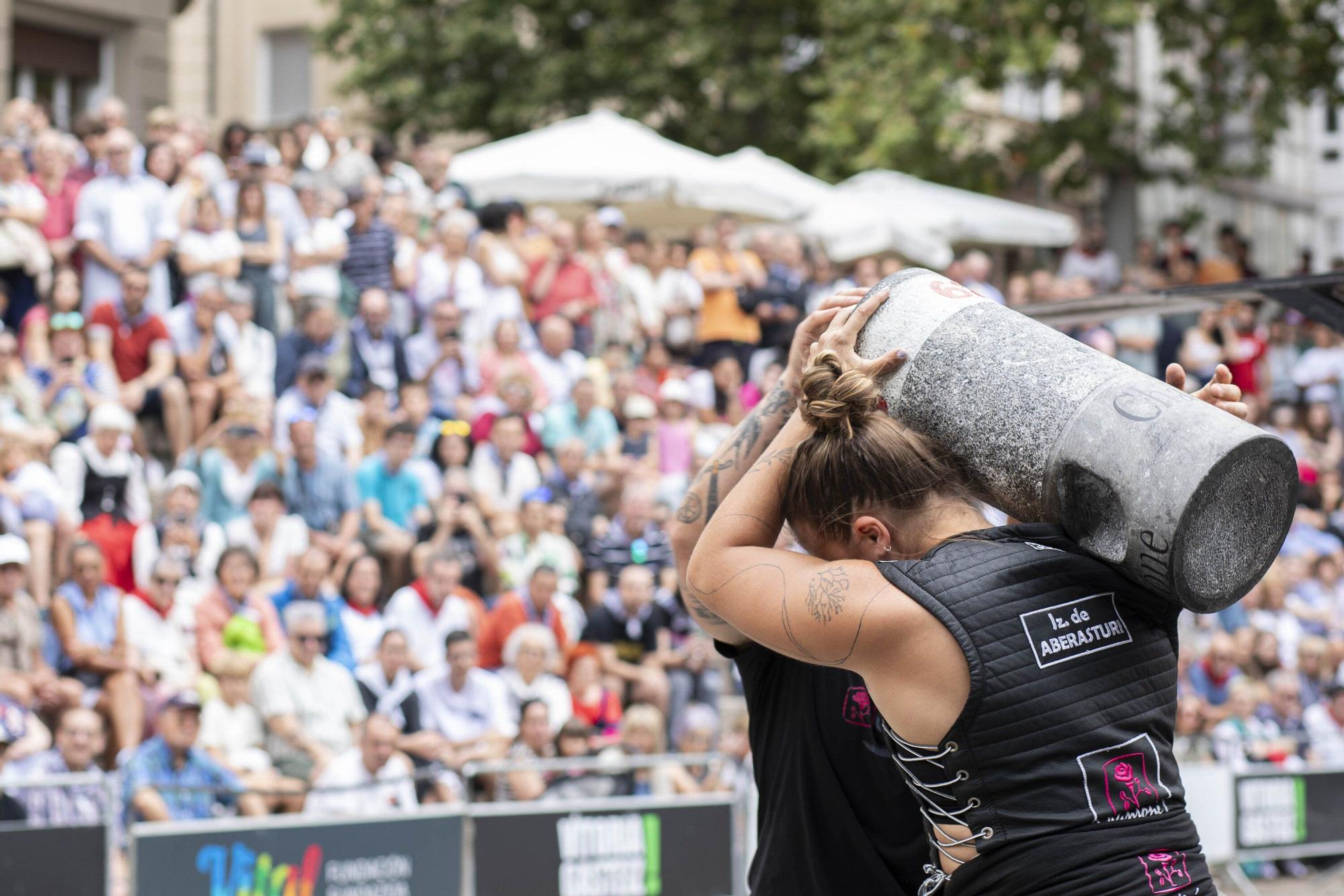 En imágenes: El torneo Virgen Blanca de Herri Kirolak se adueña de la Plaza de Los Fueros