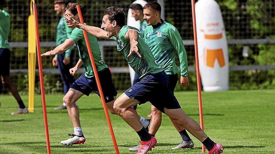 Mikel Oyarzabal, durante el entrenamiento de ayer en Zubieta. Foto: RS