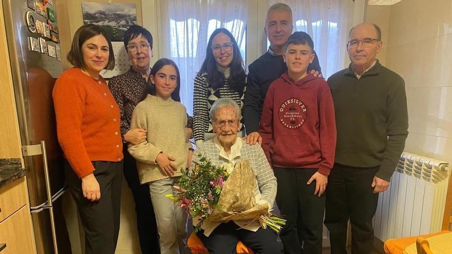 106 urte bete ditu Romana Mujica lazkaotarrak