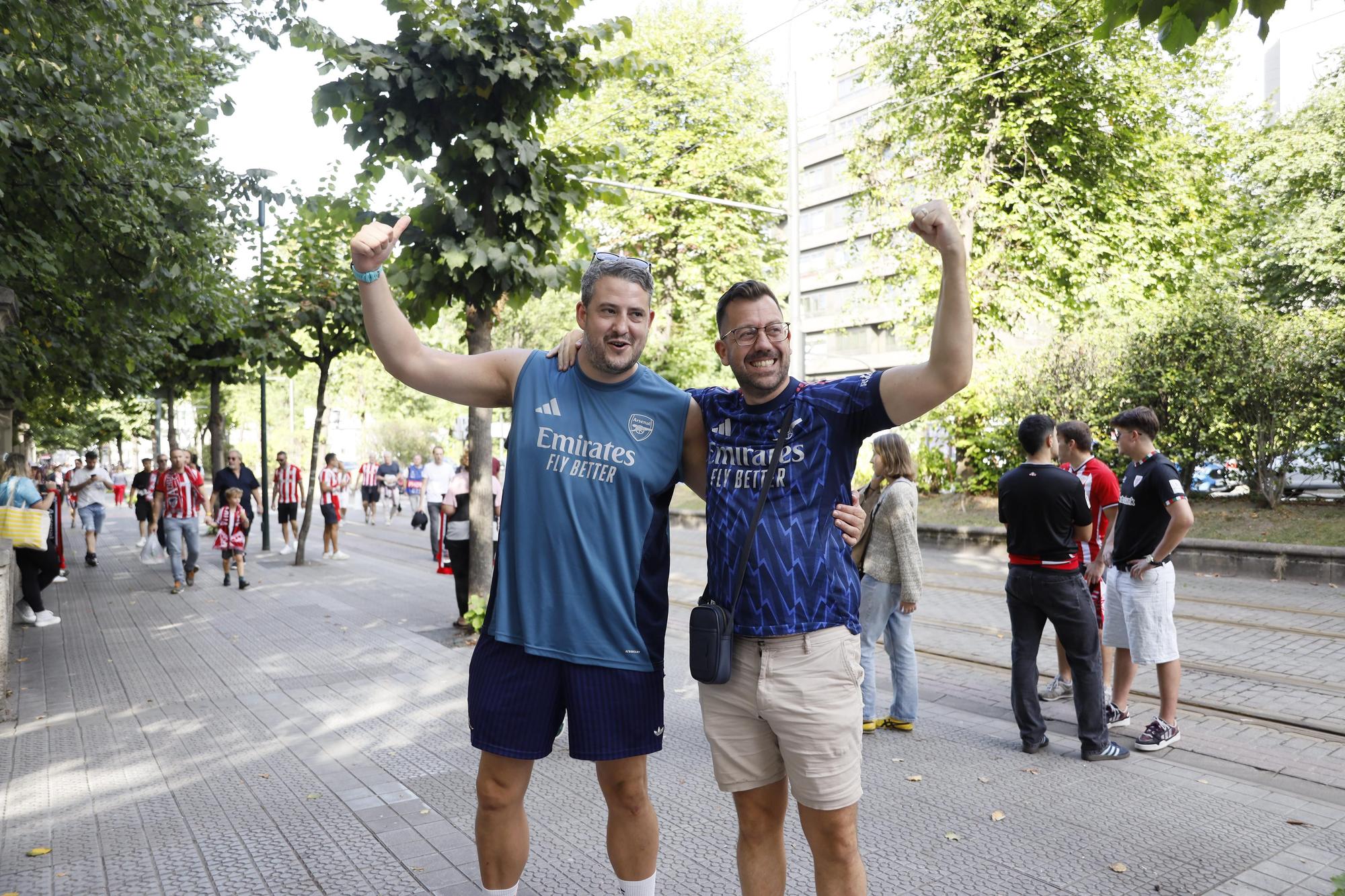 En imágenes: los aficionados del Arsenal y el Athletic calienta motores antes del primer partido de la Champions en San Mamés