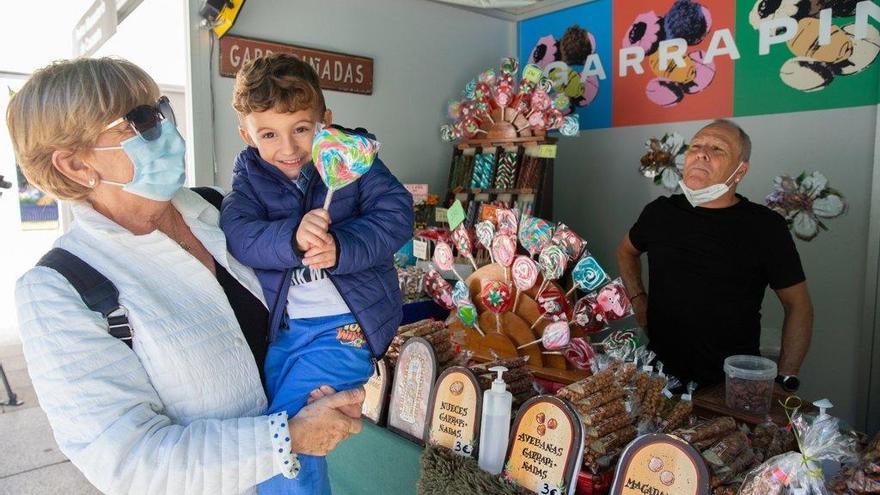 Imagen feliz de un niño en el estreno de la Semana del Producto Local en la Plaza del Castillo.