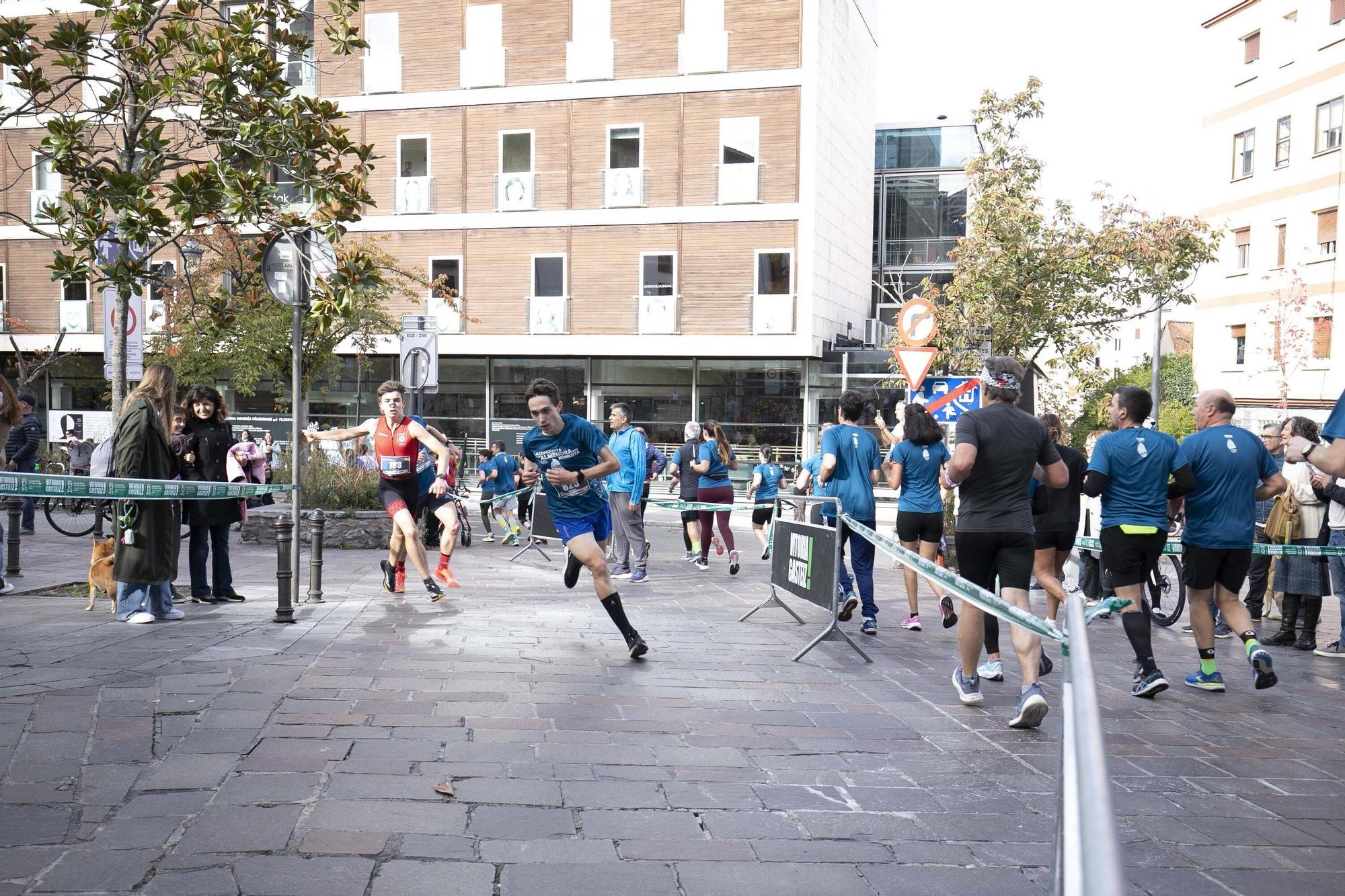 En imágenes: Miles de personas participan en La Conquista de la Almendra