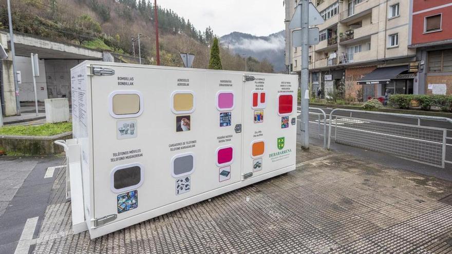 Vitoria dice adiós al punto verde móvil de reciclaje
