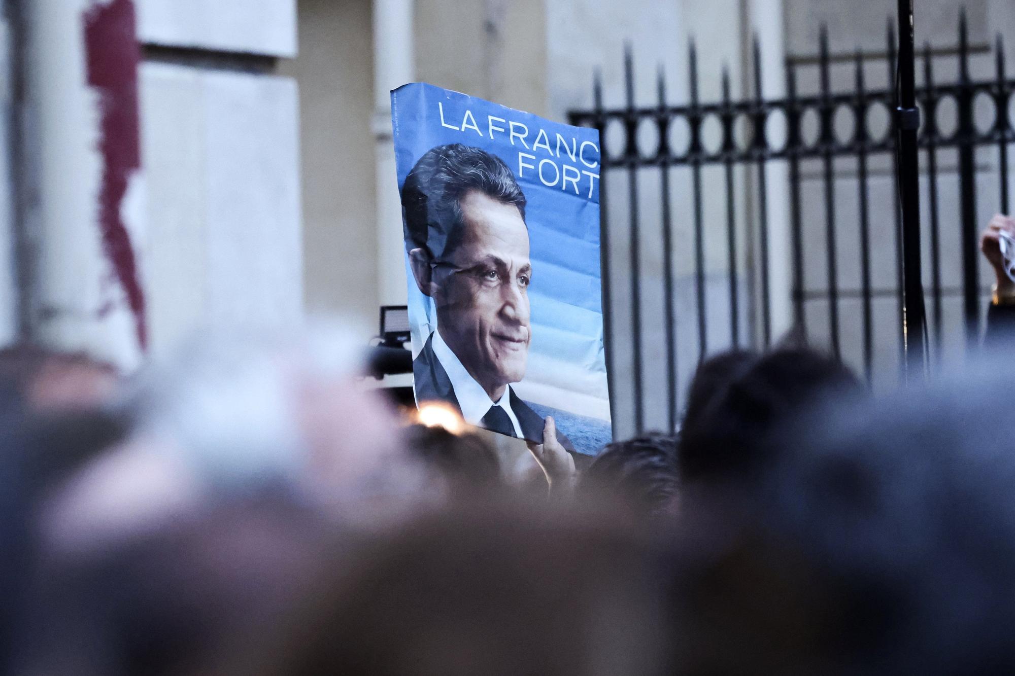 Nicolas Sarkozy entra en la prisión de La Santé para cumplir 5 años de condena por la financiación libia de su campaña de 2007
