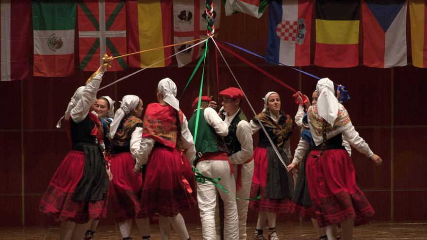Sonidos de Galicia, Transilvania y Groenlandia en Musika Bizian  en Galdakao