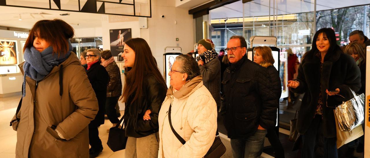 En imágenes: arrancan las rebajas en Bilbao con descuentos de hasta el 50%