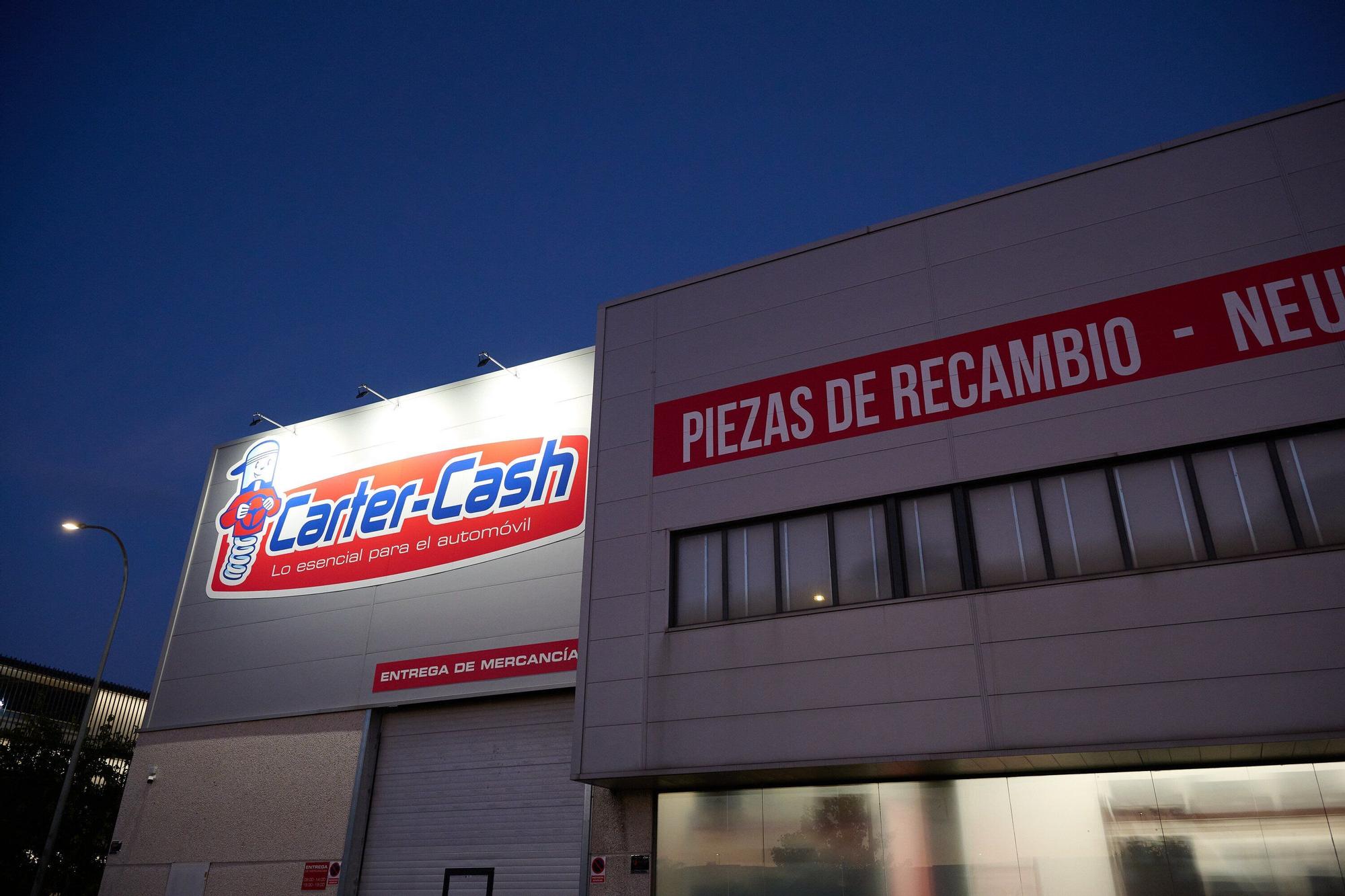 Fotos de la inauguración oficial de la nueva tienda de Carter-Cash en Pamplona