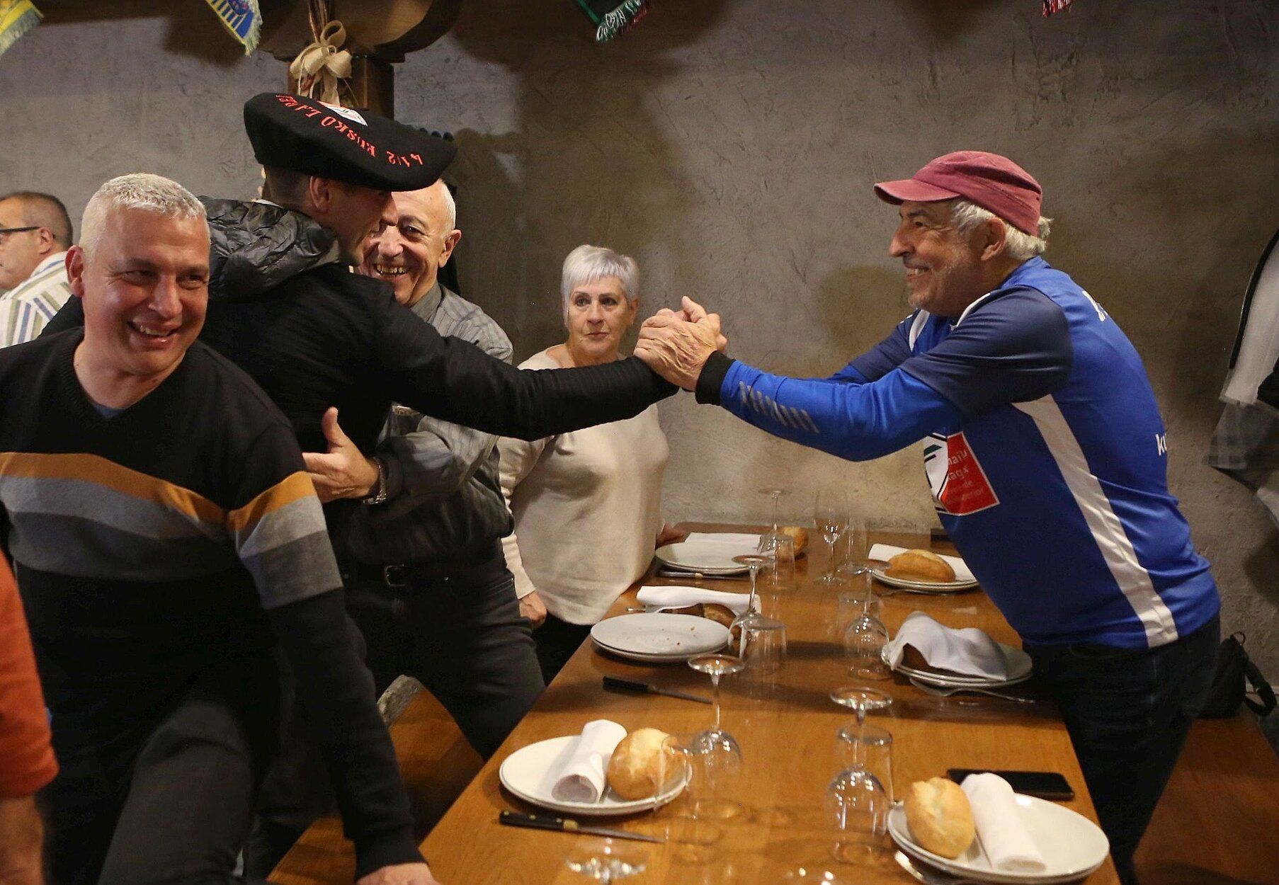 La celebración de la victoria de Peio Etxeberria.