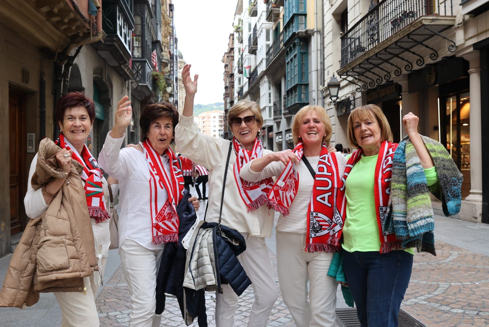 Aficionados del Athletic apuran las horas previas al partido ante el Manchester