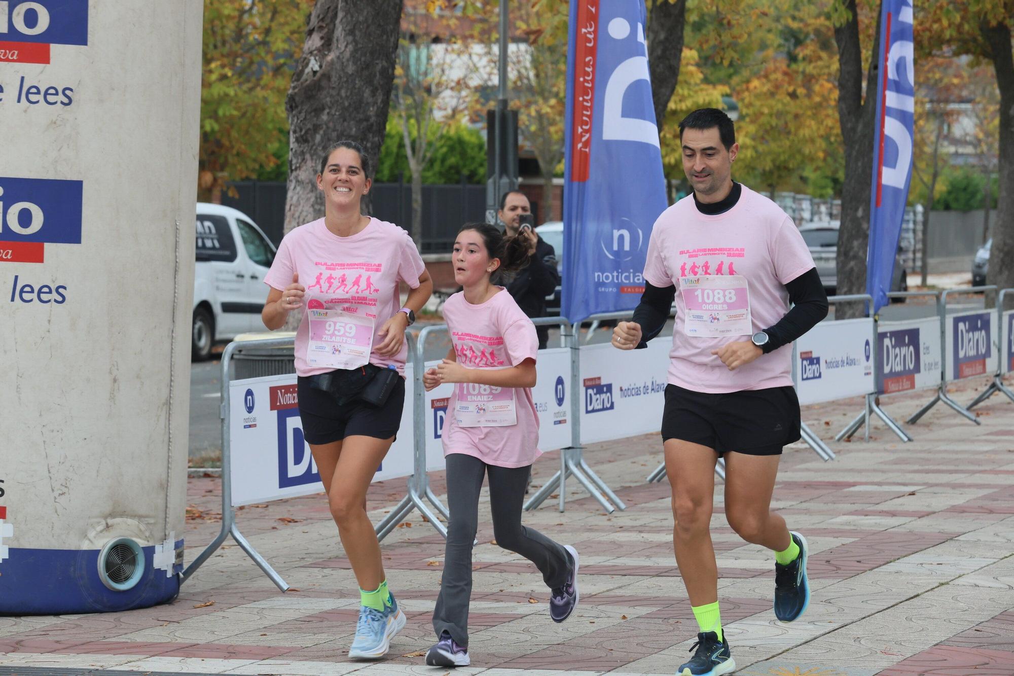 En imágenes: Vitoria se vuelca con la VI Carrera Solidaria contra el Cáncer de Mama