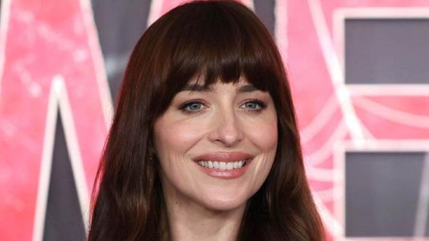 Dakota Johnson desvela el secreto de su belleza y las redes se indignan con ella