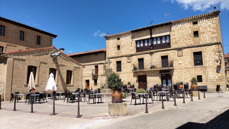 Un paseo por Sajazarra, la villa medieval riojana que deslumbra entre campos de vides y cereal