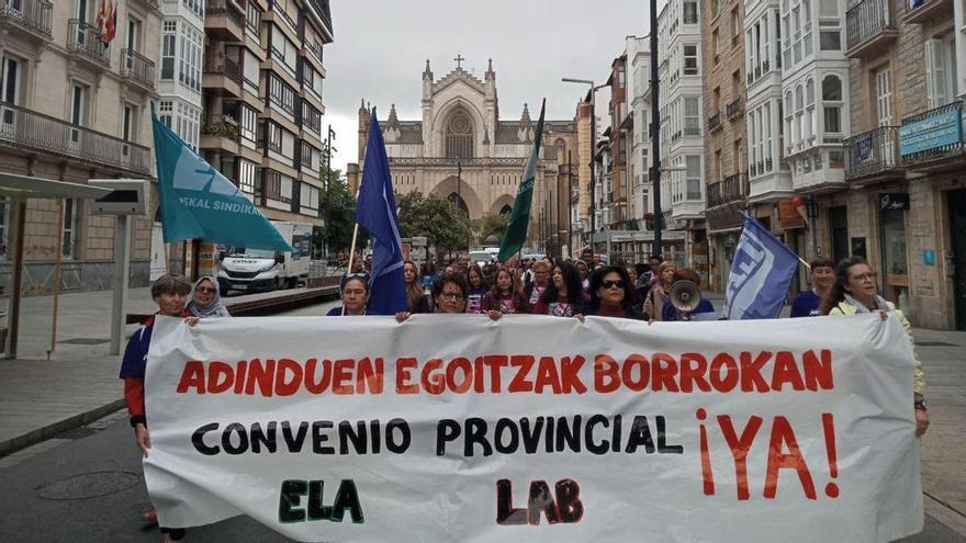 Nueva jornada de huelga en las residencias privadas de Álava por un convenio provincial