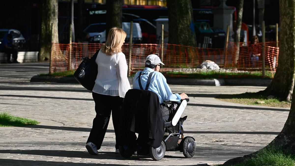 Imagen de una silla de ruedas eléctrica ajena a esta información.