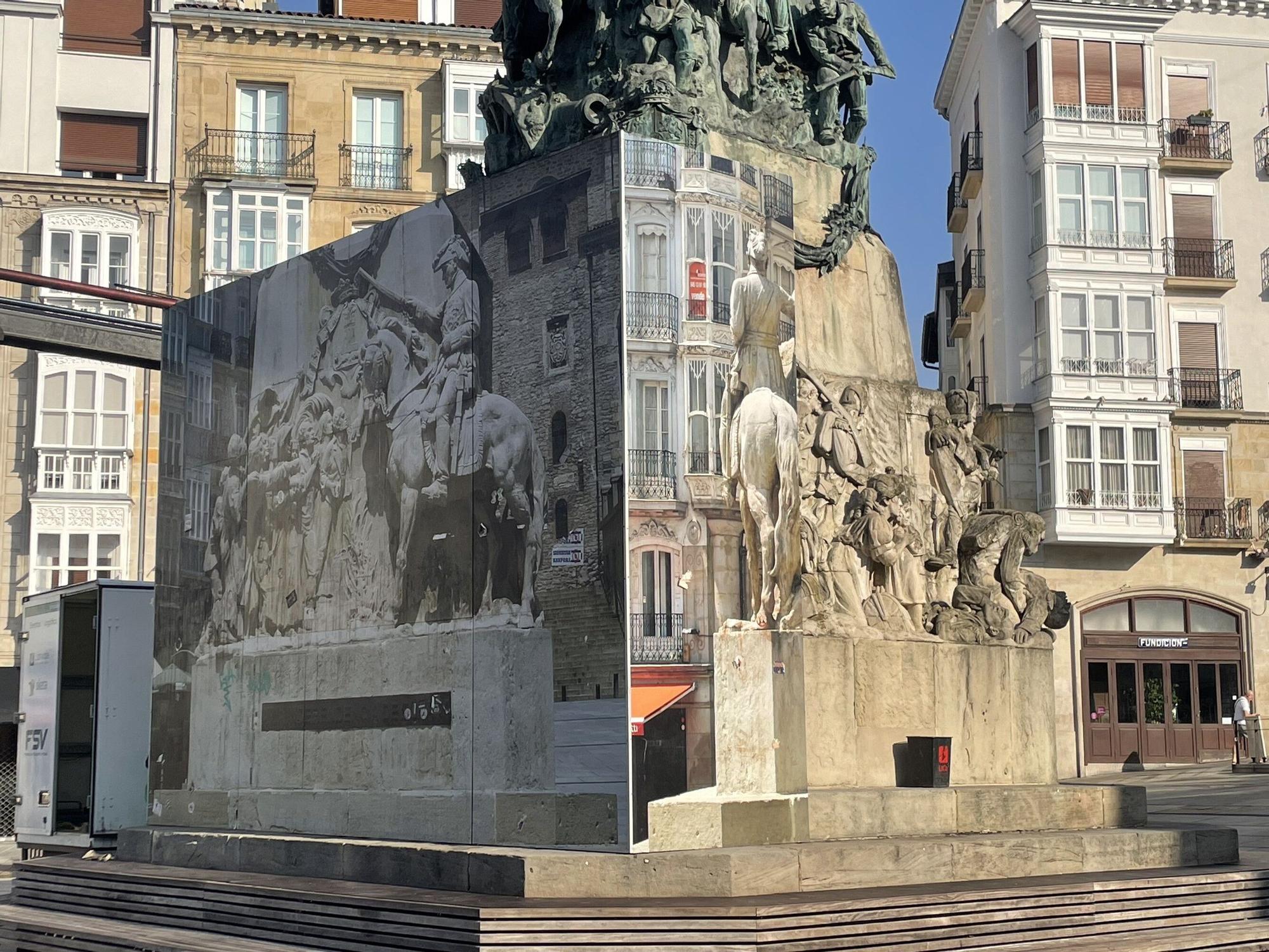 En imágenes: La Virgen Blanca recupera la estatua de musgo vegetal