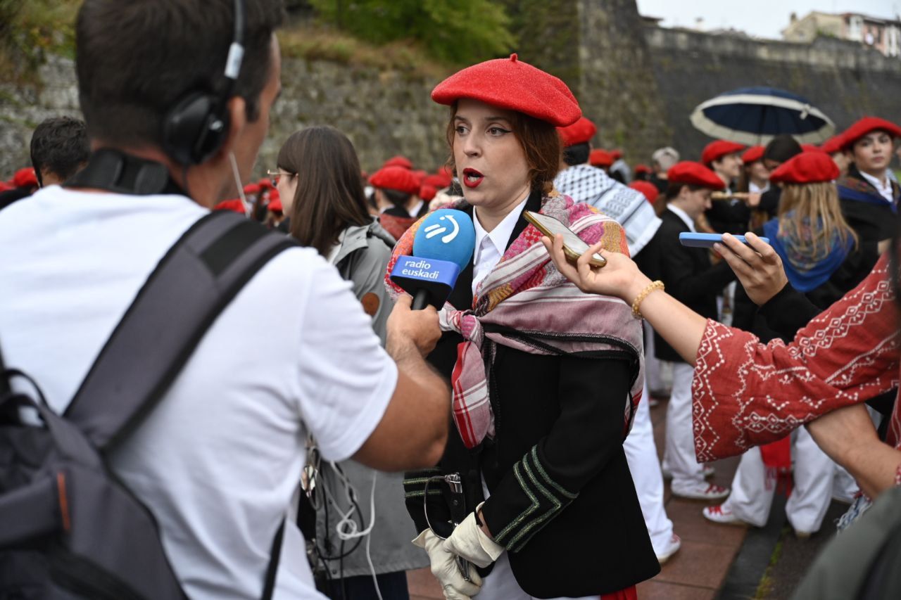La compañía Jaizkibel desfila en Hondarribia