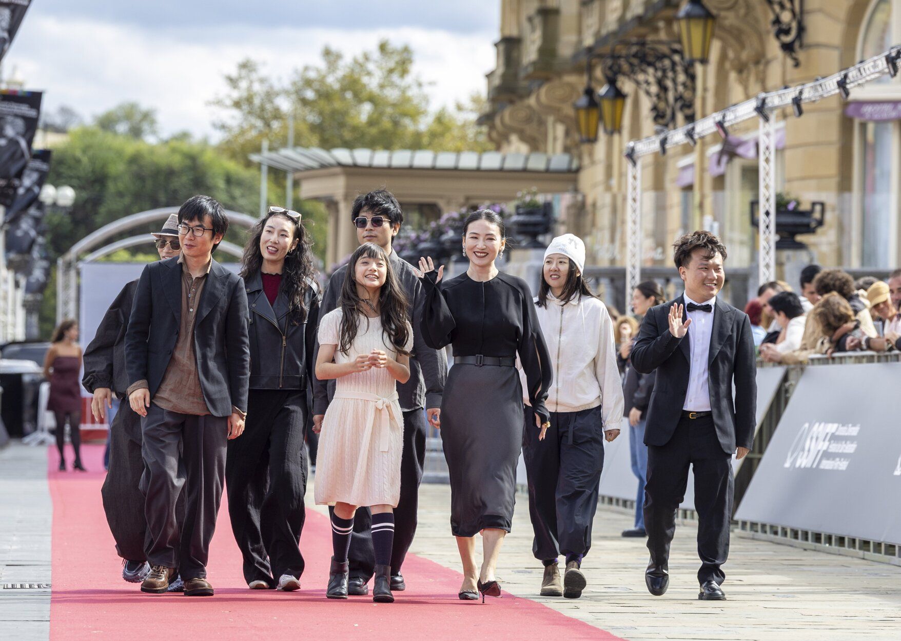 Alba Flores, Almodóvar... una cartelera de lujo en la alfombra roja del Zinemaldia