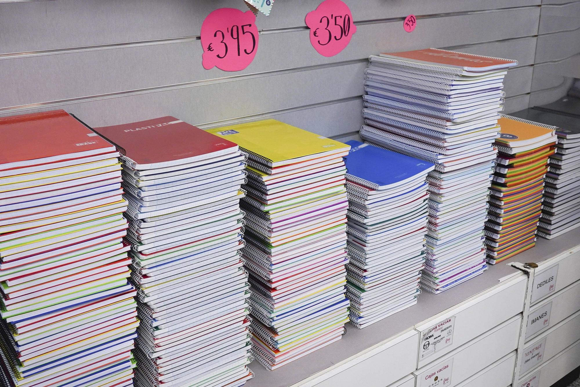 En imágenes: Así se preparan las librerías para la vuelta al cole