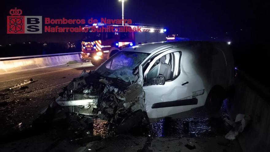 Dos heridos, uno menor de edad, en un choque frontal de dos vehículos en la N-121 a la altura de Noáin