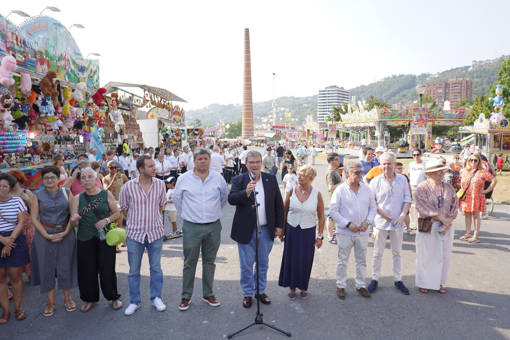 En imágenes: La apertura oficial de las barracas y la ofrenda floral a la Amatxu de Begoña por parte de los circenses