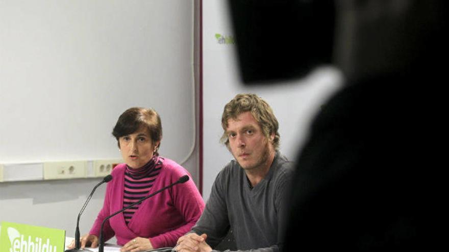 Maite Ubiria y Maiorga Ramírez, de EH Bildu, ayer.