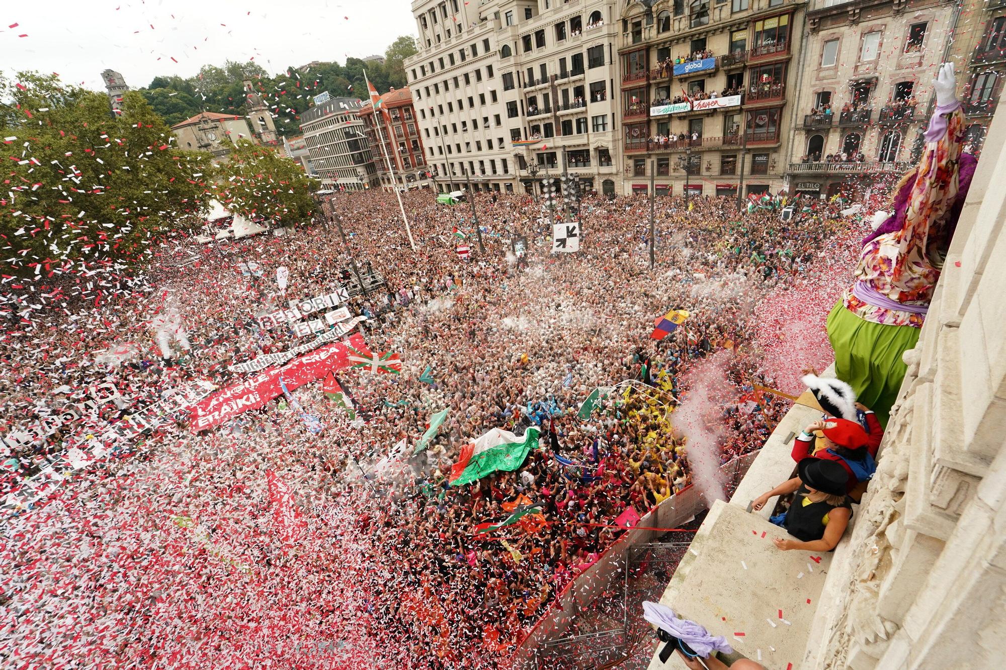 Bilbao está de fiesta: fotos del primer día de Aste Nagusia 2025