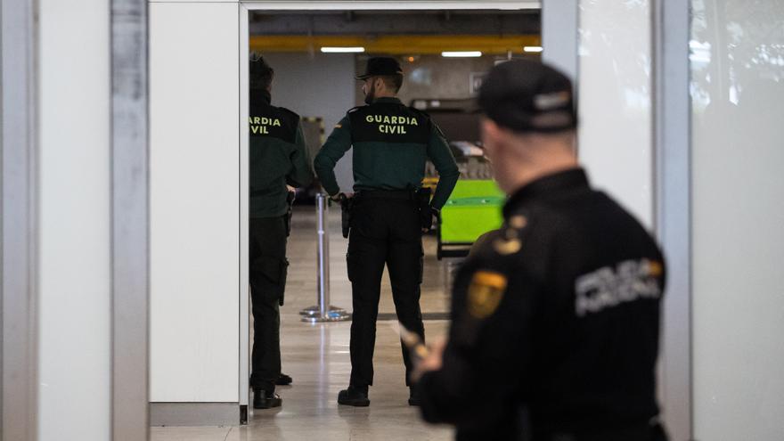 Detenido en Barajas un hombre de 86 años con más de cuatro kilos y medio de cocaína en la maleta